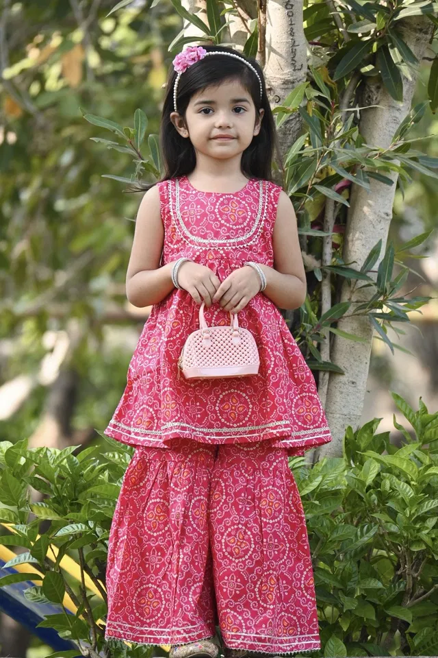 MIMI CLOTHINGS Girls Festive & Party Kurta and Sharara Set
