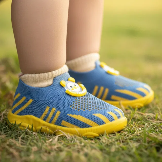 HOOH - Now comfort in fashion Boys & Girls Slip on Walking Shoes