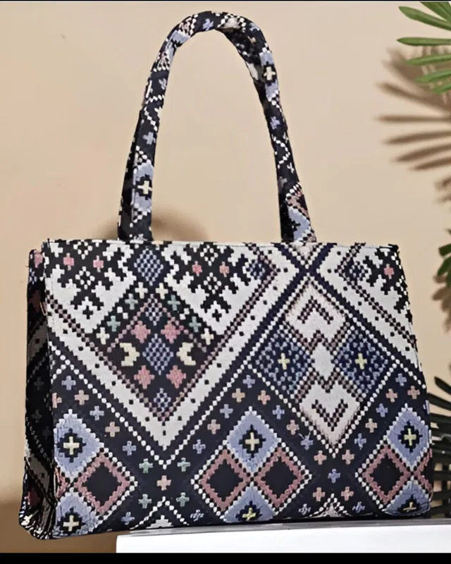 SUFIYANFASHION Women Multicolor Tote