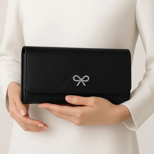 Reshu Casual Black  Clutch